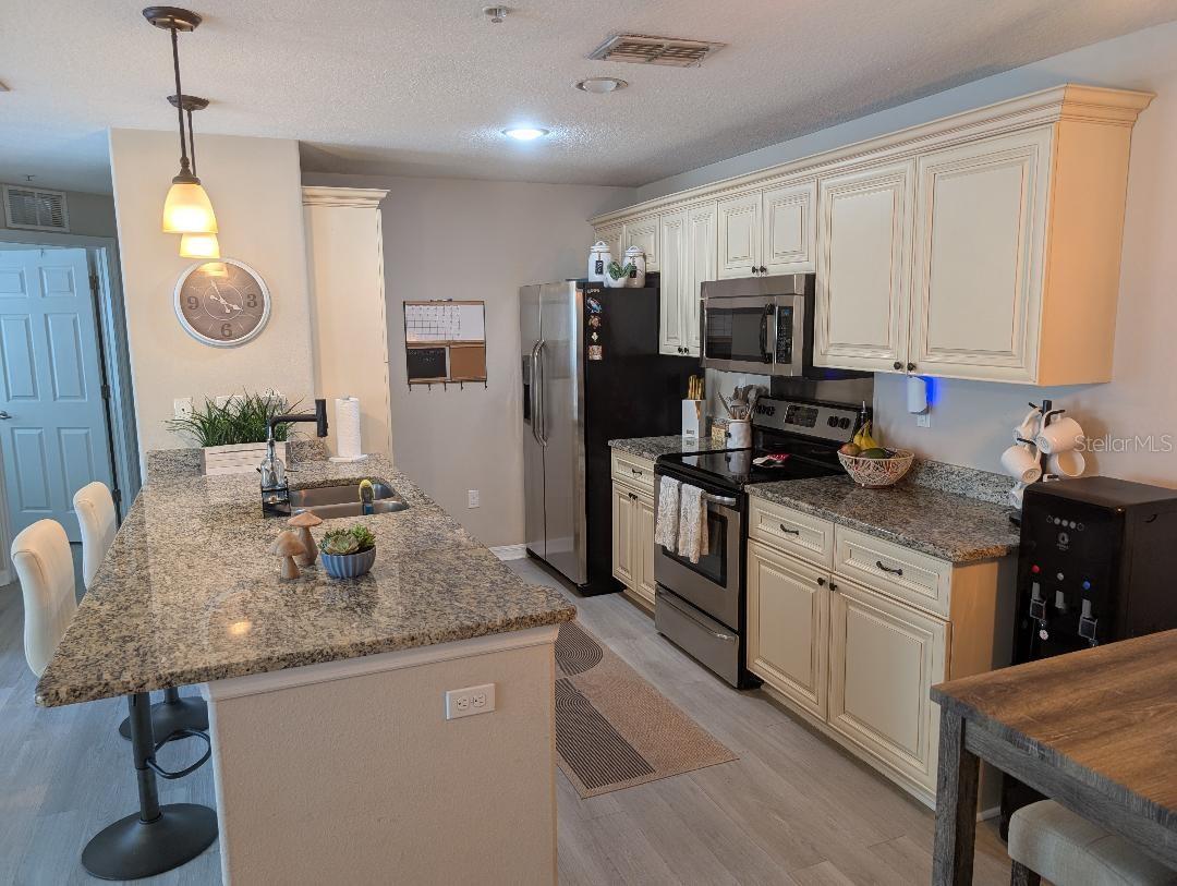 Listing photo id 4 for 6394 Banyan Boulevard 201