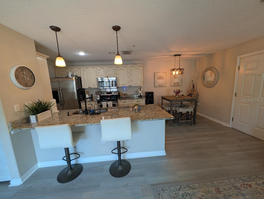 Listing photo id 5 for 6394 Banyan Boulevard 201