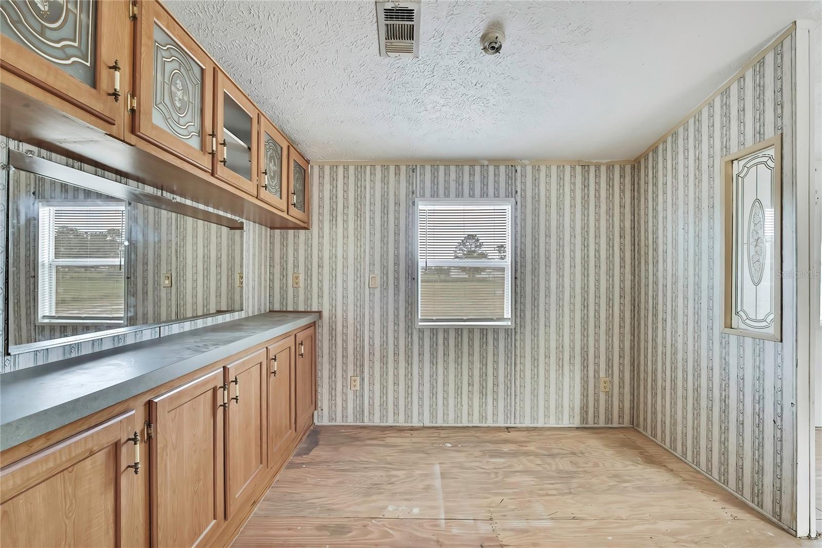 Listing photo id 5 for 11376 Eskimo Curlew Road