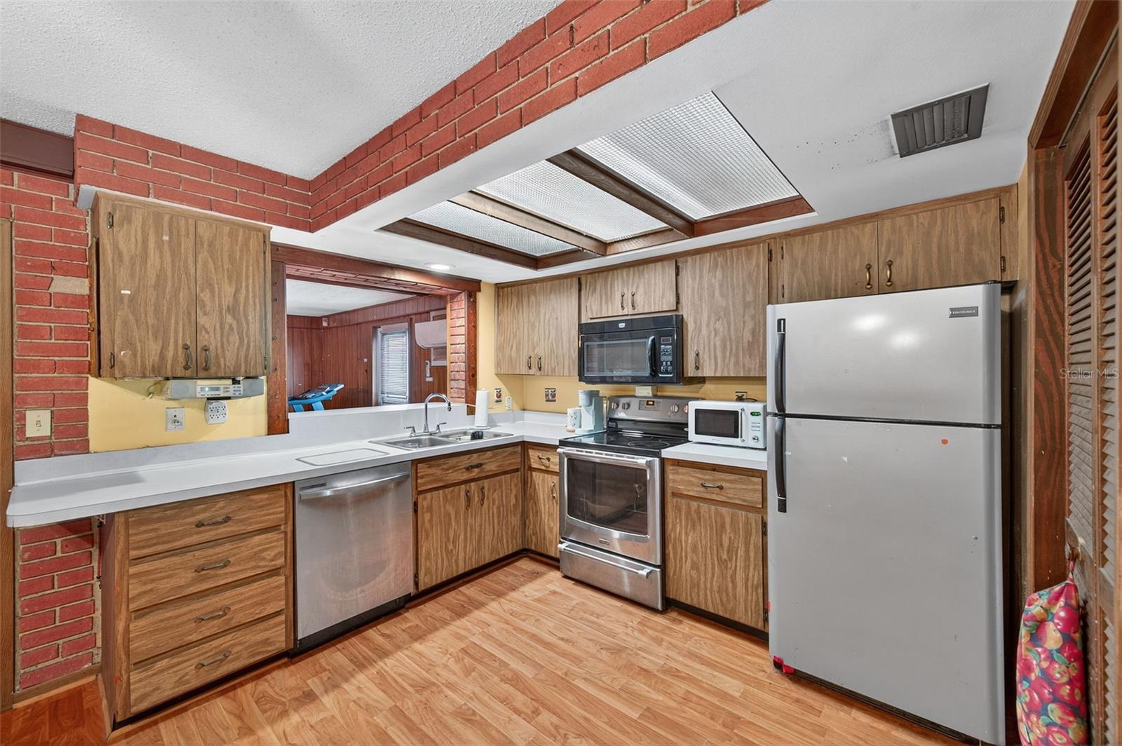 Image 3 of 35 For 2520 Southpointe Drive