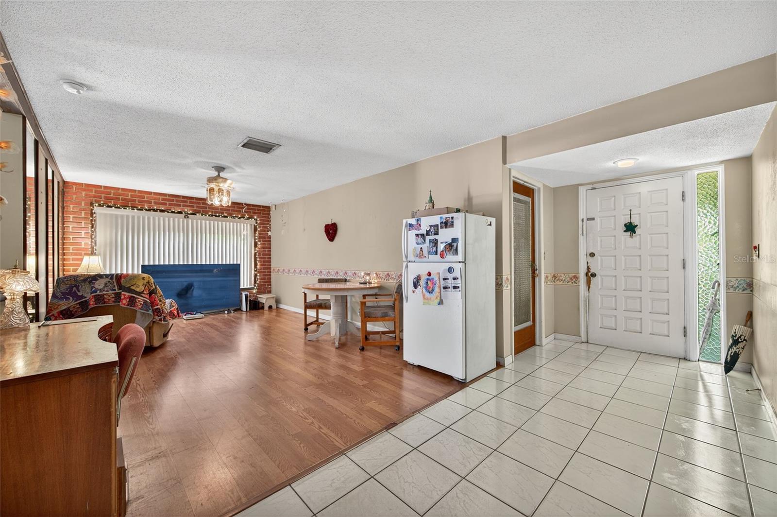 Image 7 of 35 For 2520 Southpointe Drive