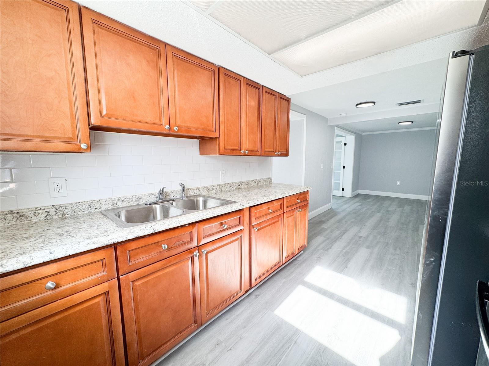 Image 11 of 33 For 4241 Canterberry Drive