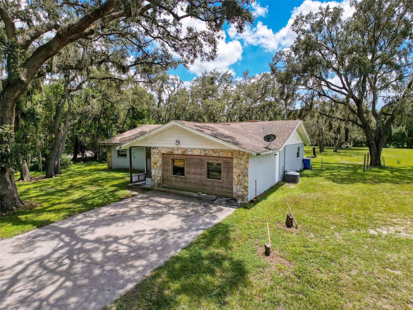 Image 2 of 59 For 15438-15440 Azra Dr