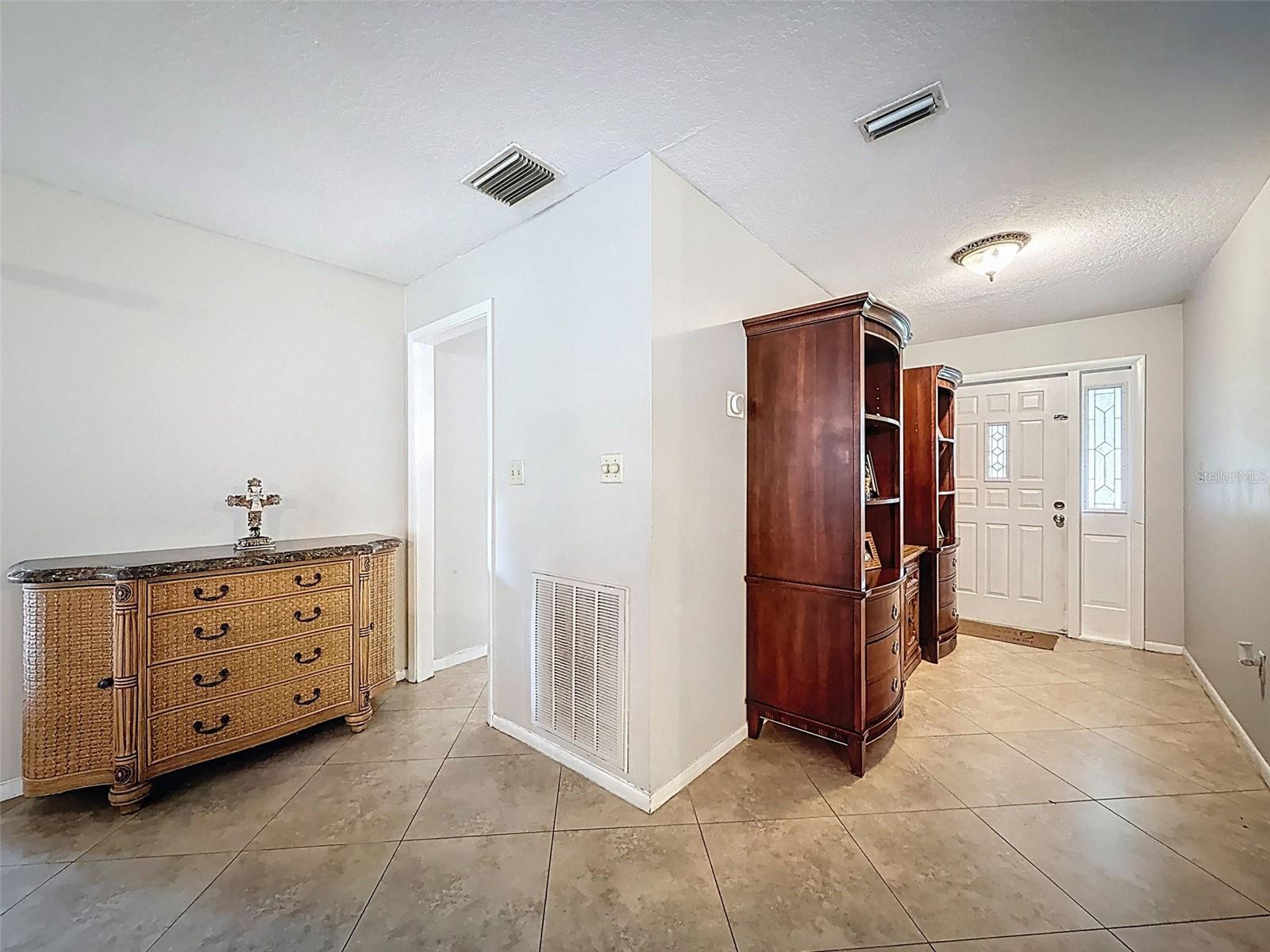 Image 22 of 59 For 15438-15440 Azra Dr