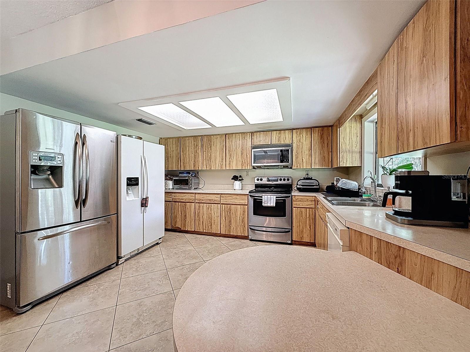 Image 24 of 59 For 15438-15440 Azra Dr