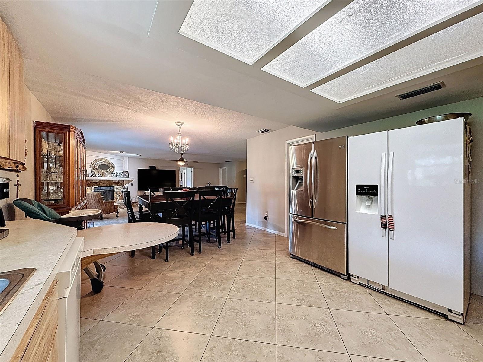 Image 28 of 59 For 15438-15440 Azra Dr
