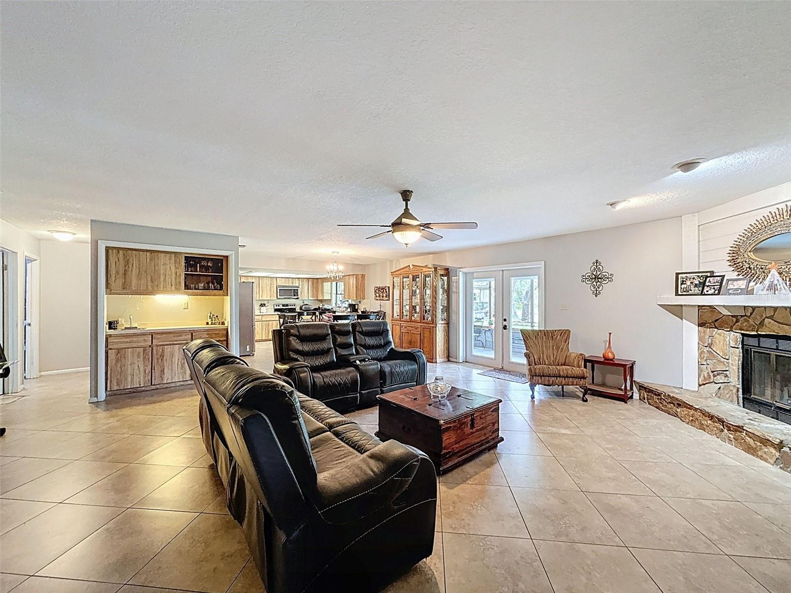 Image 29 of 59 For 15438-15440 Azra Dr