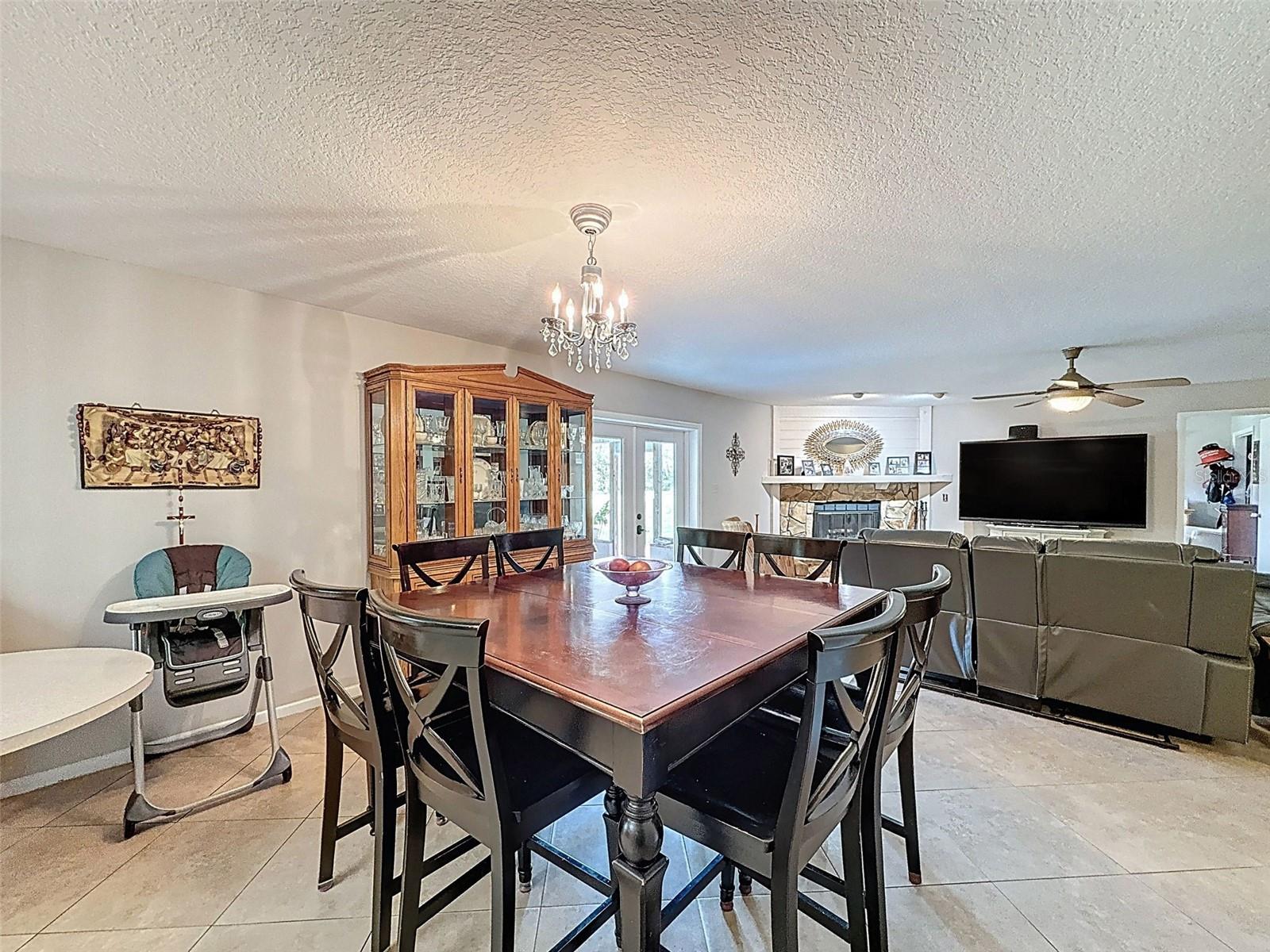 Image 33 of 59 For 15438-15440 Azra Dr