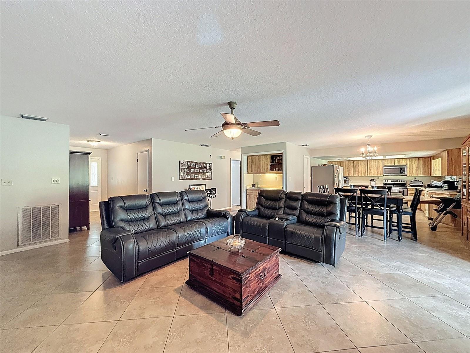Image 36 of 59 For 15438-15440 Azra Dr