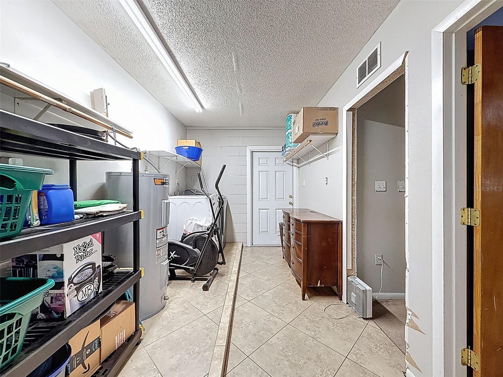 Image 38 of 59 For 15438-15440 Azra Dr