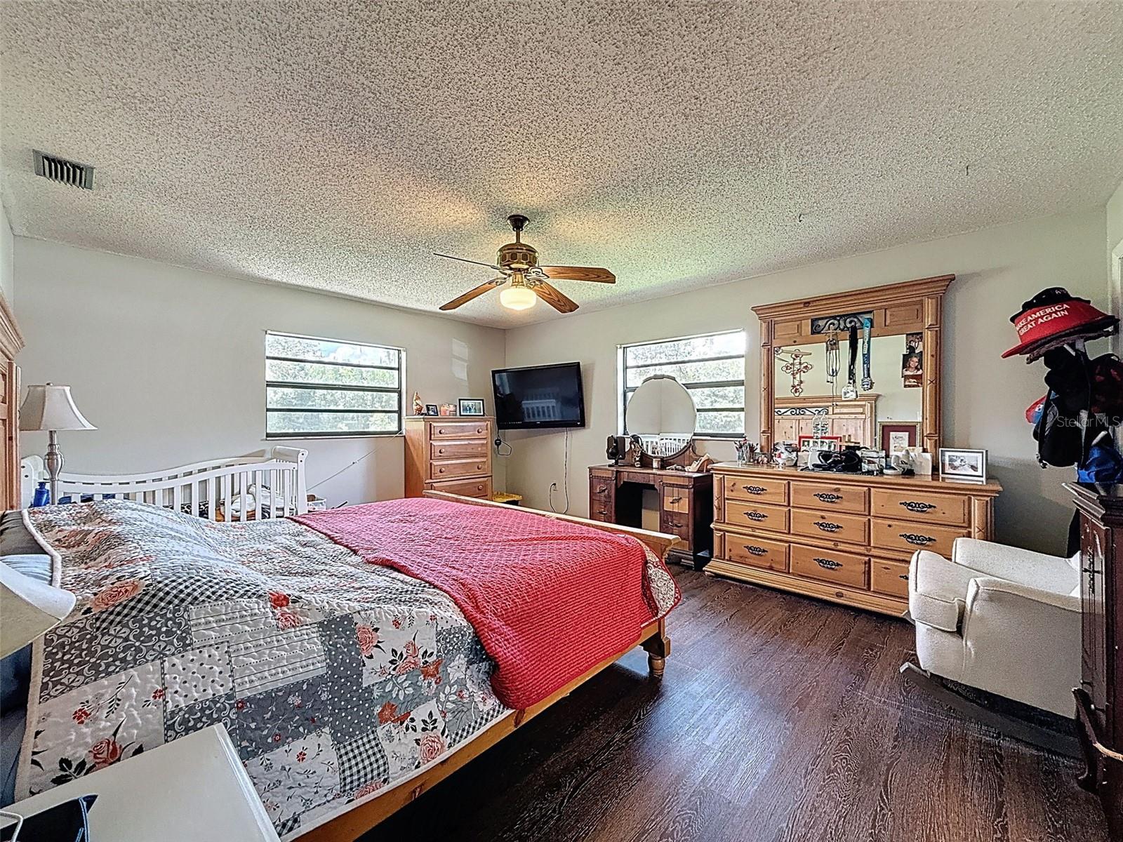 Image 39 of 59 For 15438-15440 Azra Dr