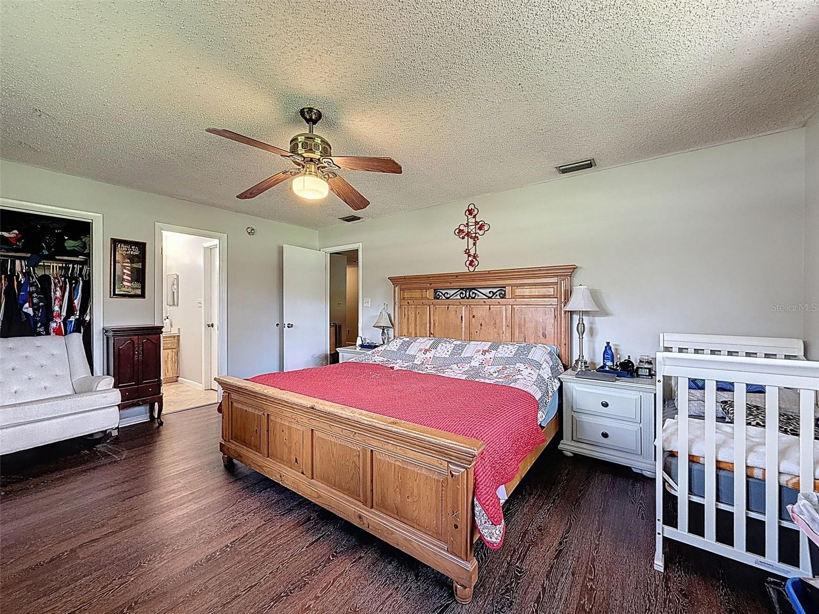 Image 40 of 59 For 15438-15440 Azra Dr