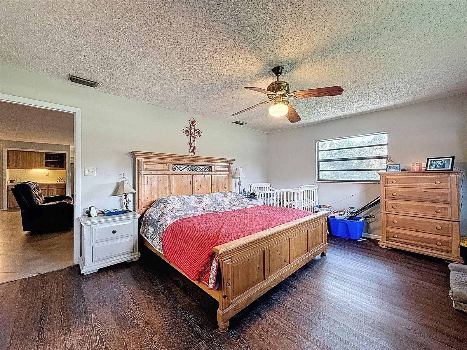 Image 41 of 59 For 15438-15440 Azra Dr