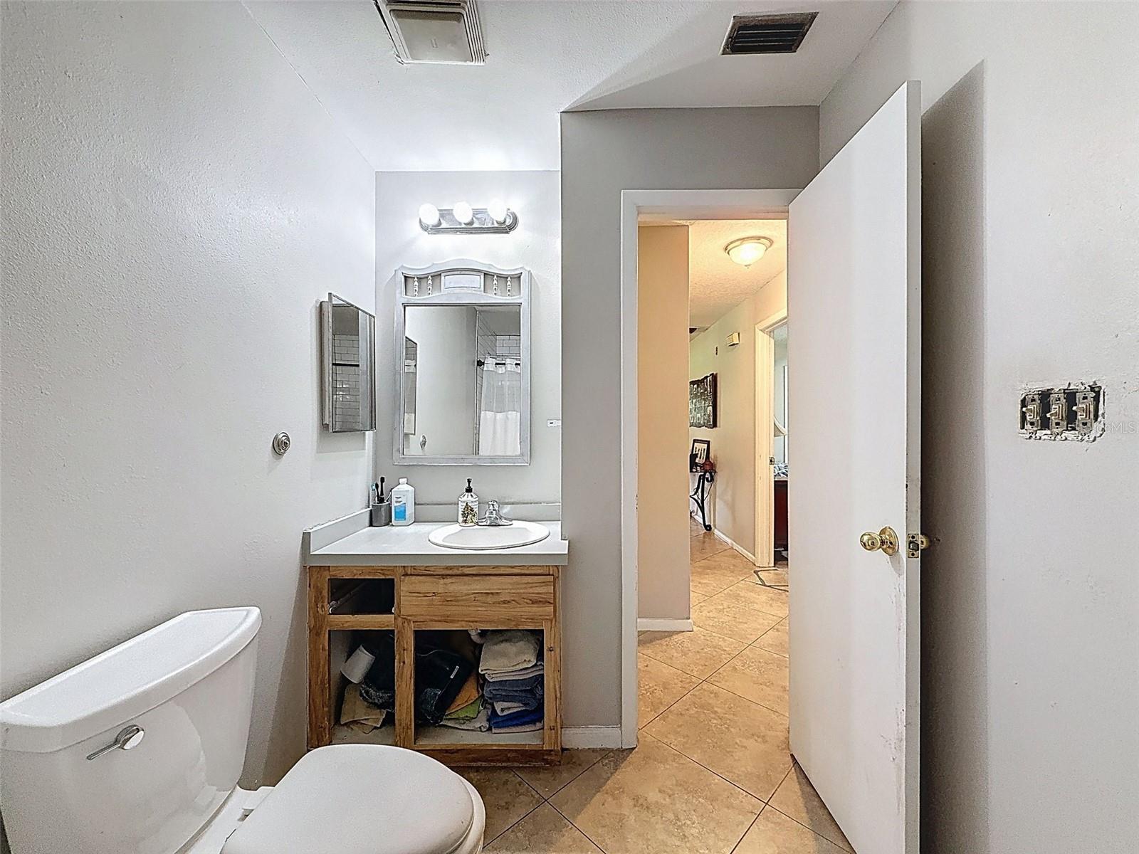Image 45 of 59 For 15438-15440 Azra Dr