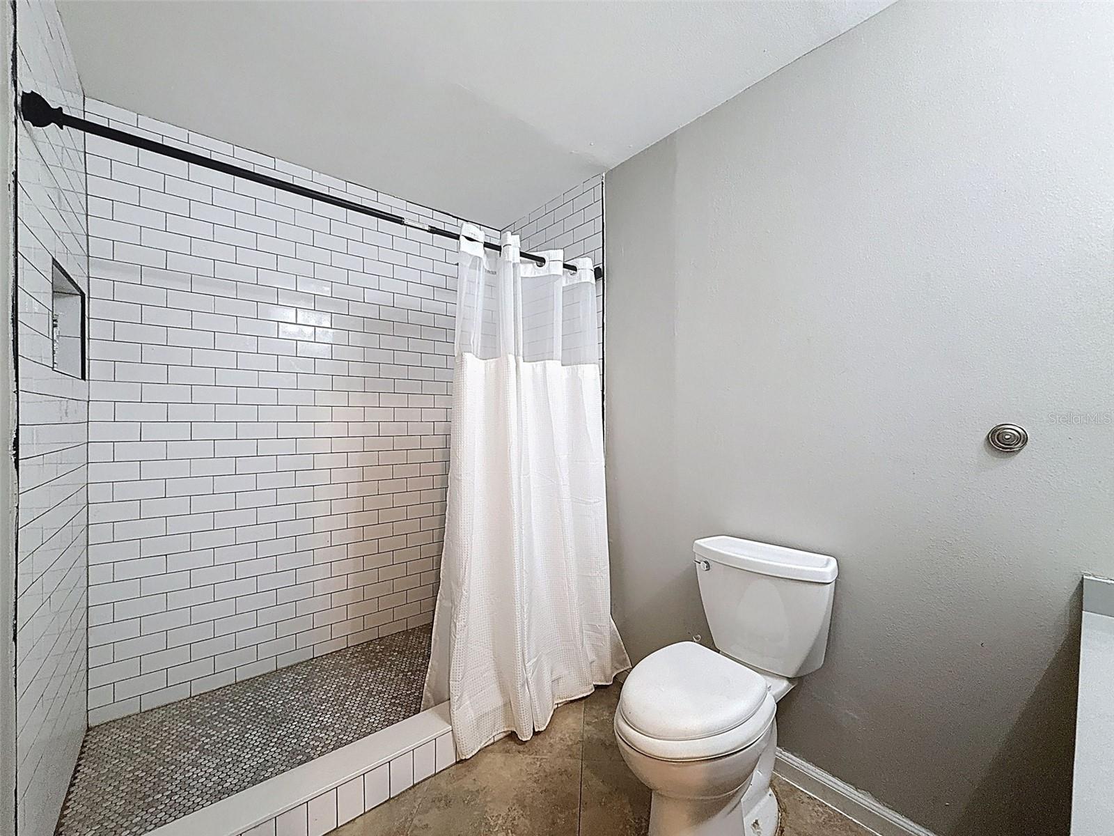 Image 46 of 59 For 15438-15440 Azra Dr