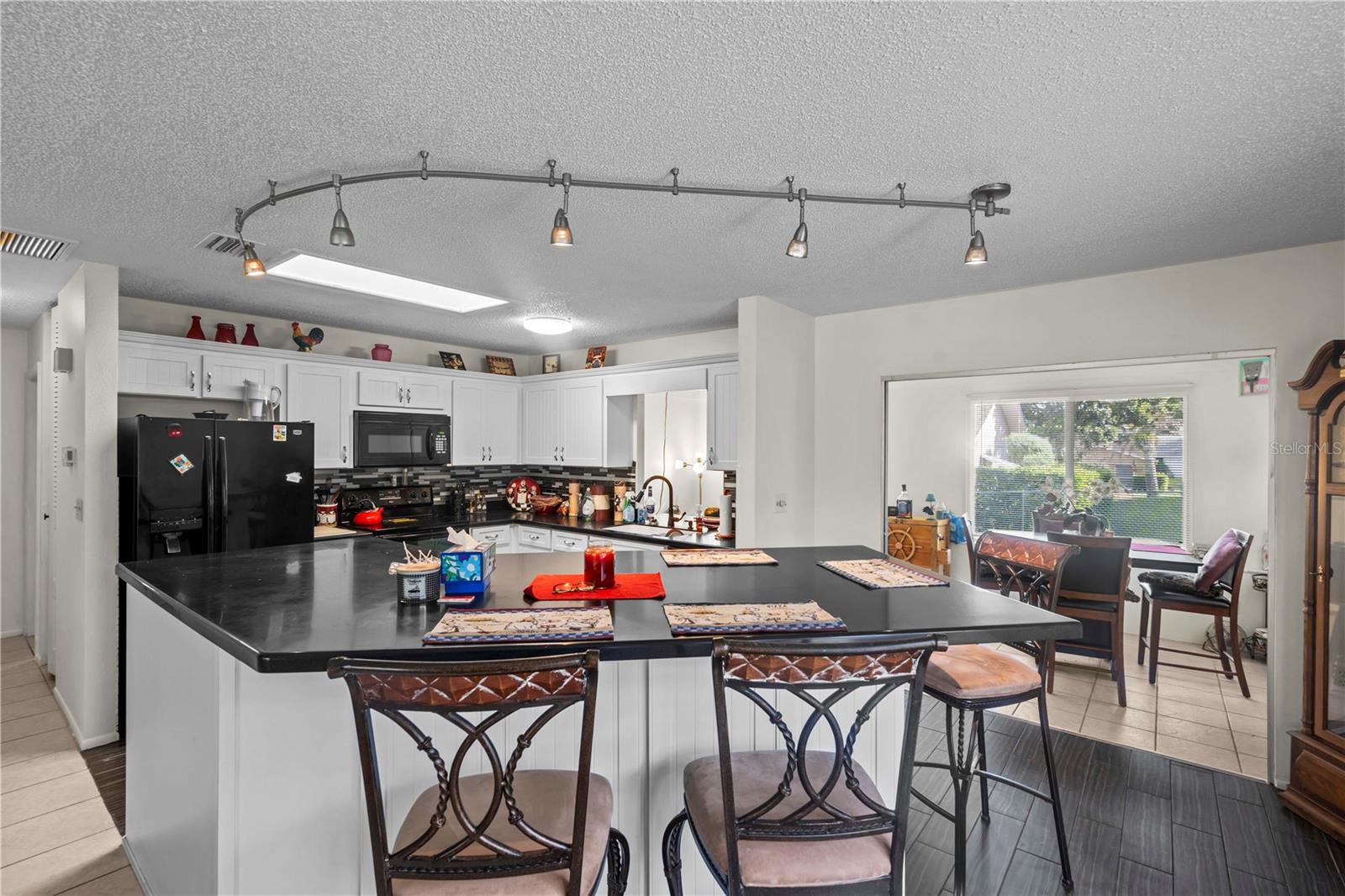 Image 14 of 48 For 10619 Mira Vista Drive