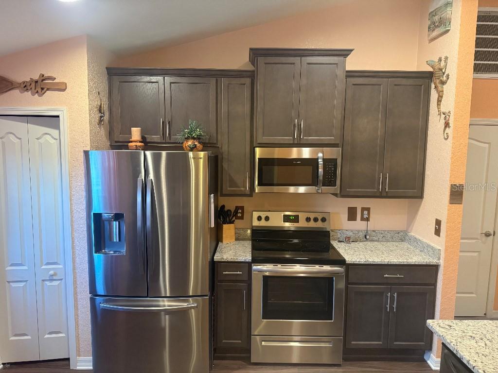 Image 8 of 23 For 225 Whispering Oaks Way