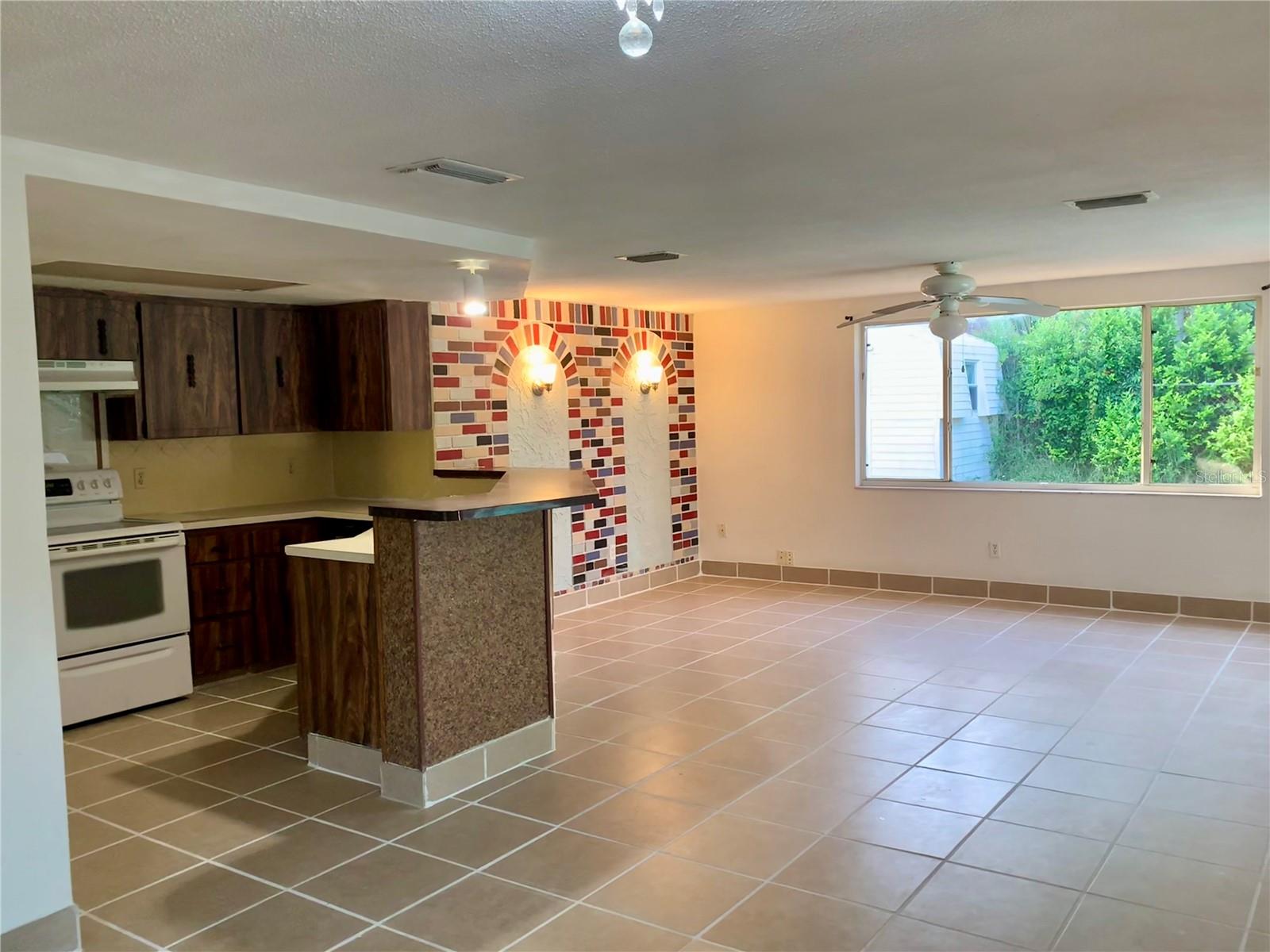 Image 11 of 34 For 7425 Buchanan Drive