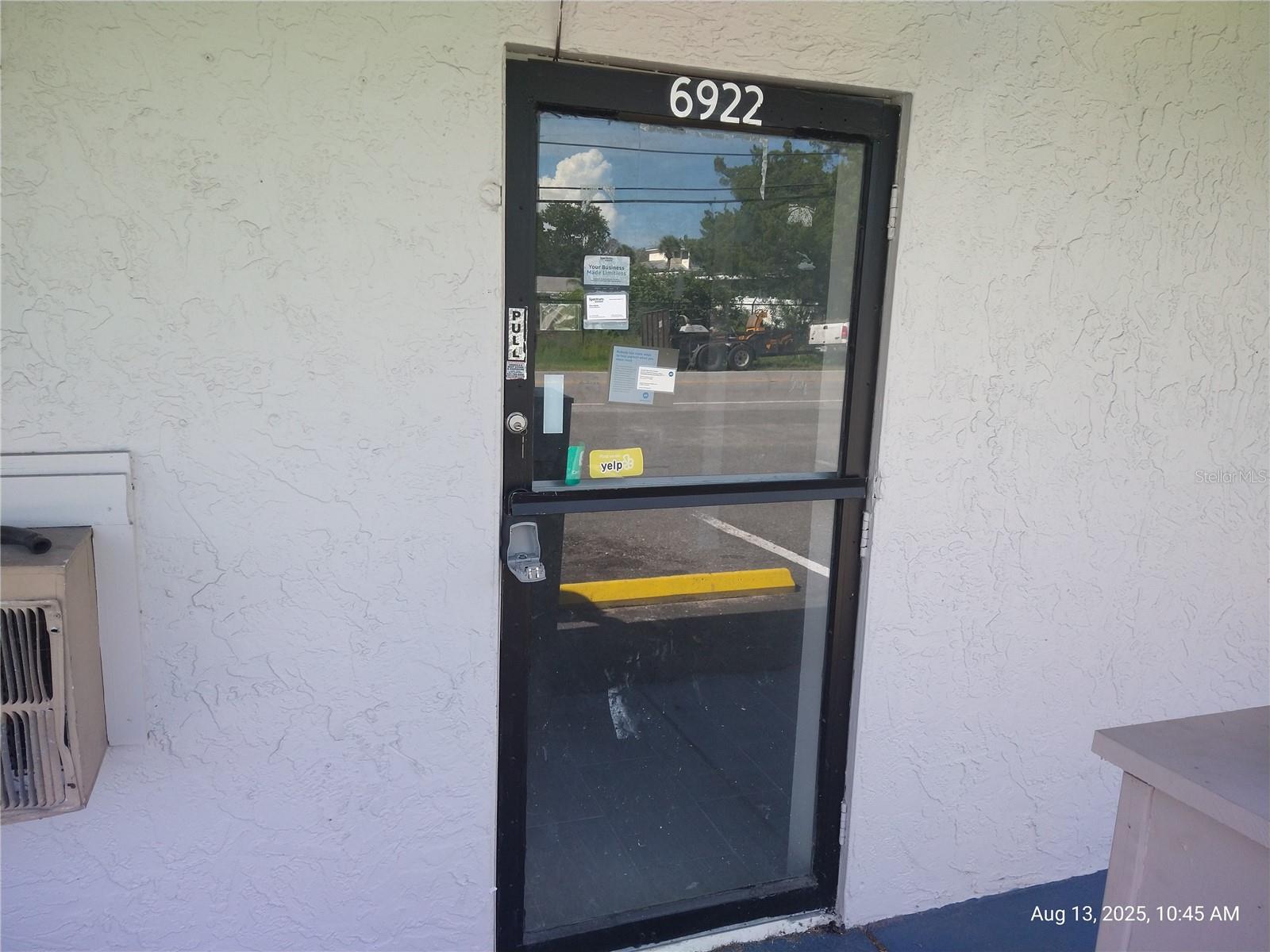 Listing photo id 8 for 6920,6922,6924,6926,6928 Clark Street