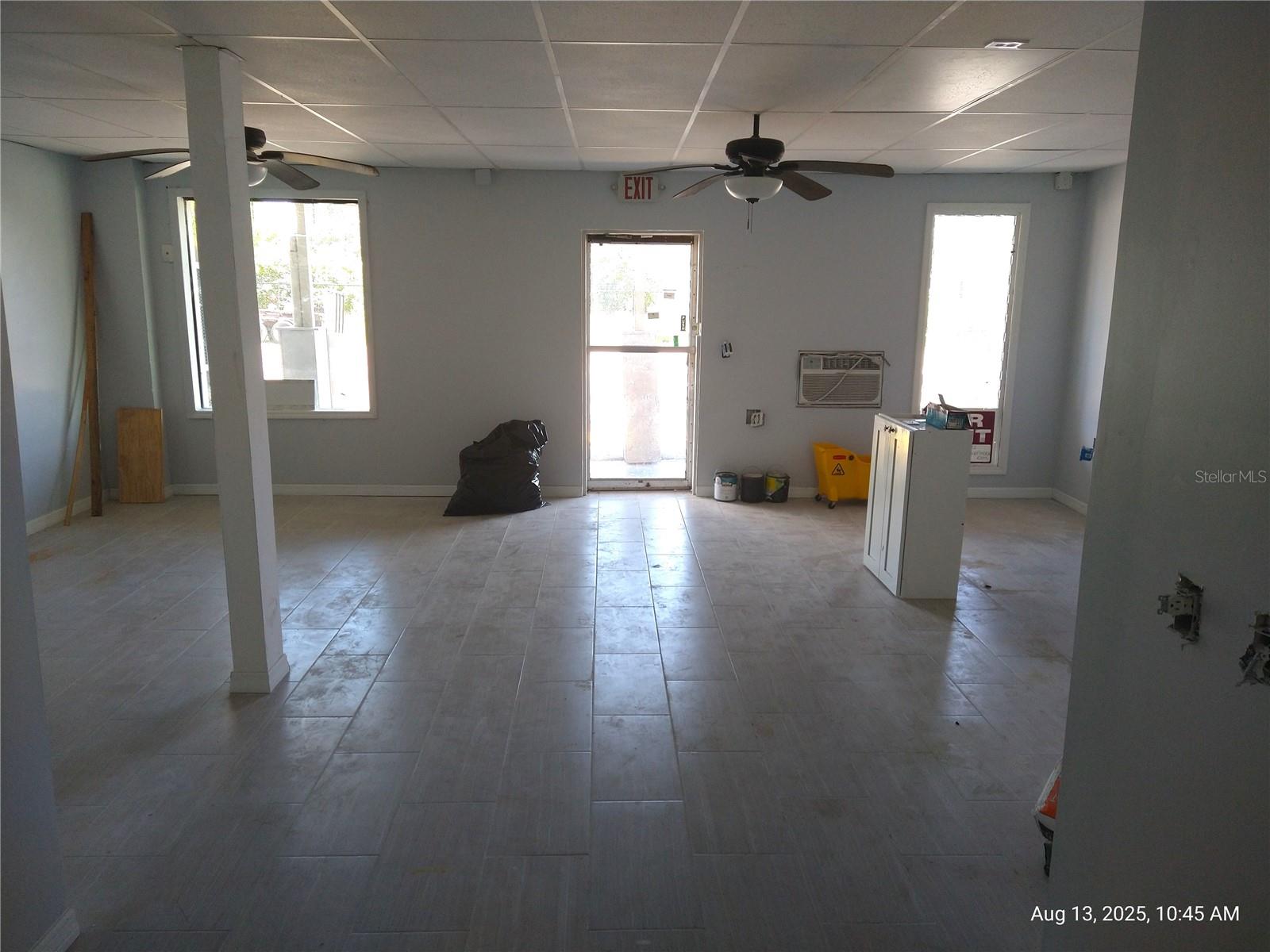 Listing photo id 9 for 6920,6922,6924,6926,6928 Clark Street