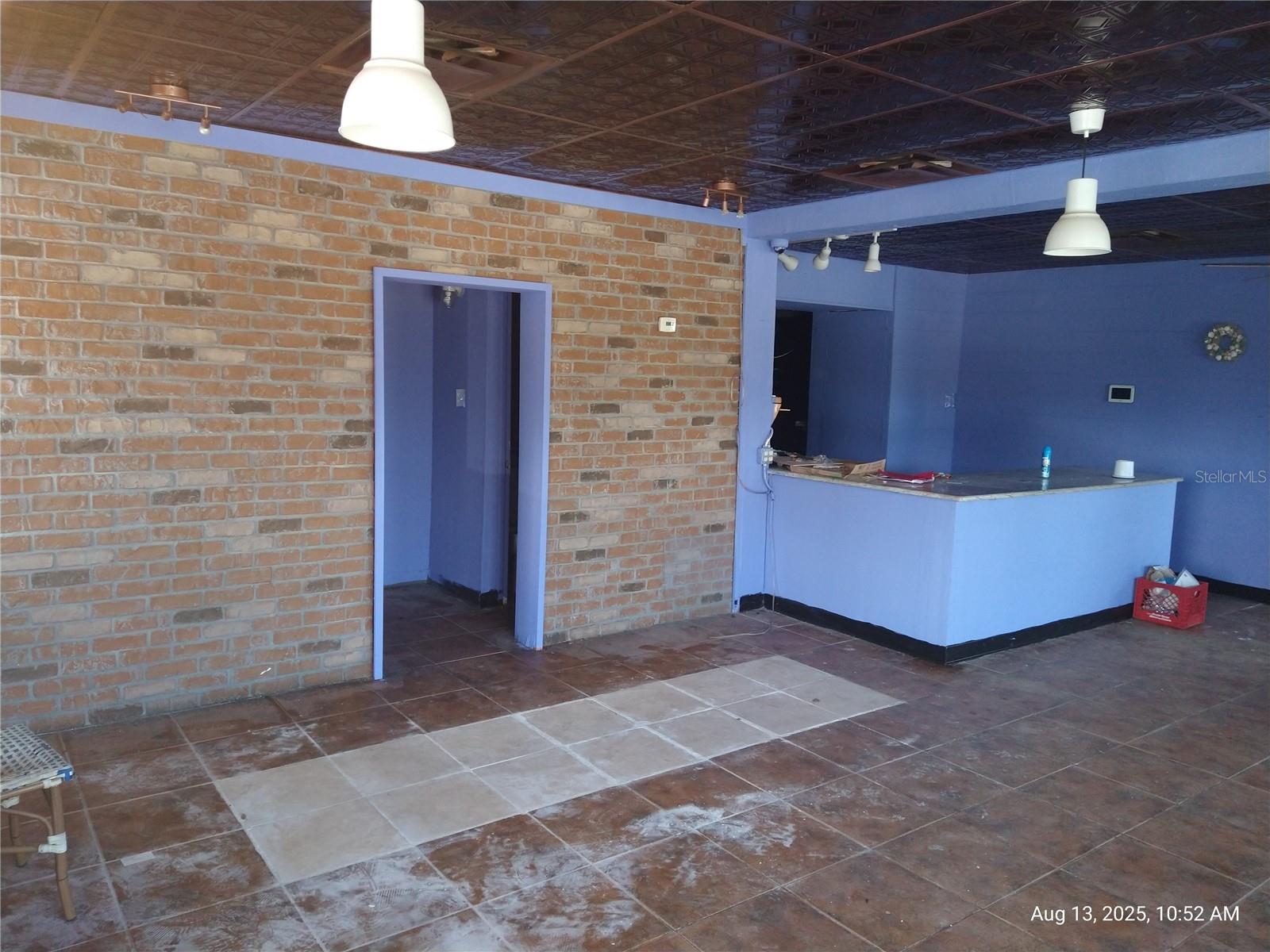 Listing photo id 15 for 6920,6922,6924,6926,6928 Clark Street