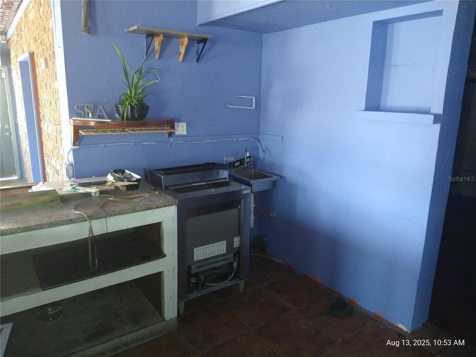 Listing photo id 21 for 6920,6922,6924,6926,6928 Clark Street