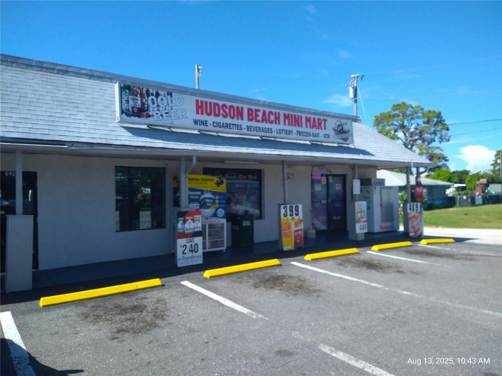 Listing photo id 24 for 6920,6922,6924,6926,6928 Clark Street