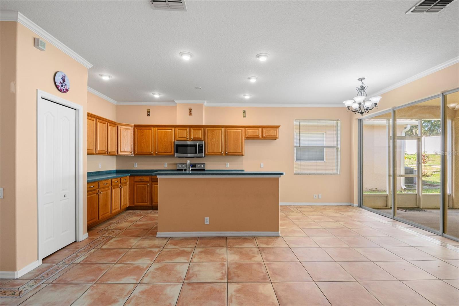 Image 18 of 42 For 14753 Potterton Circle