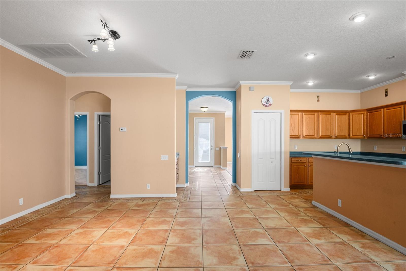 Image 23 of 42 For 14753 Potterton Circle