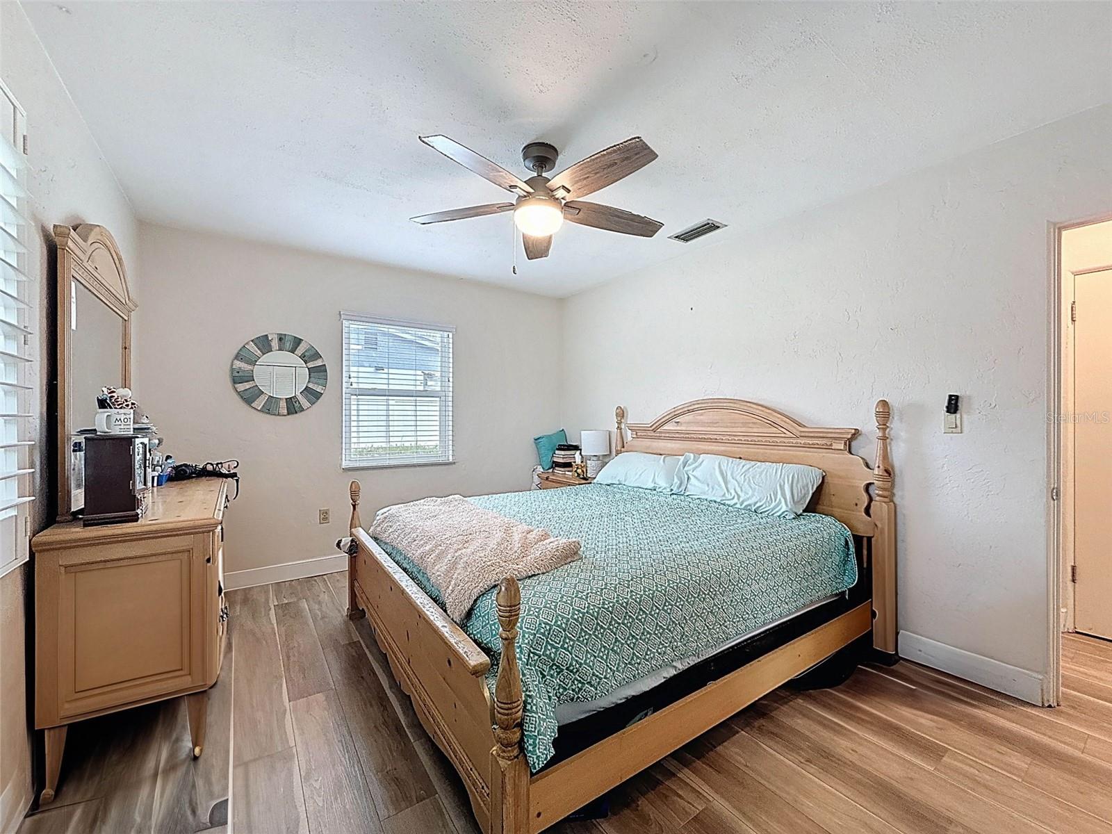 Image 23 of 57 For 5900 49th Avenue N