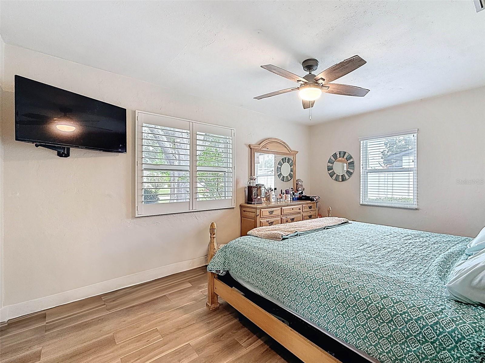 Image 24 of 57 For 5900 49th Avenue N