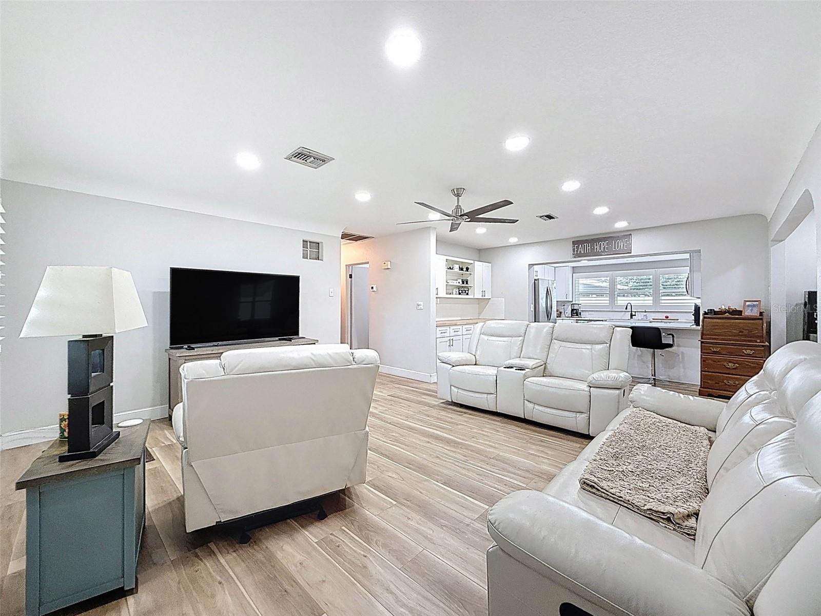 Image 7 of 57 For 5900 49th Avenue N