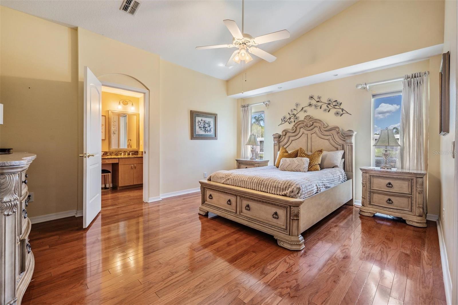 Image 13 of 48 For 1042 Dustan Place