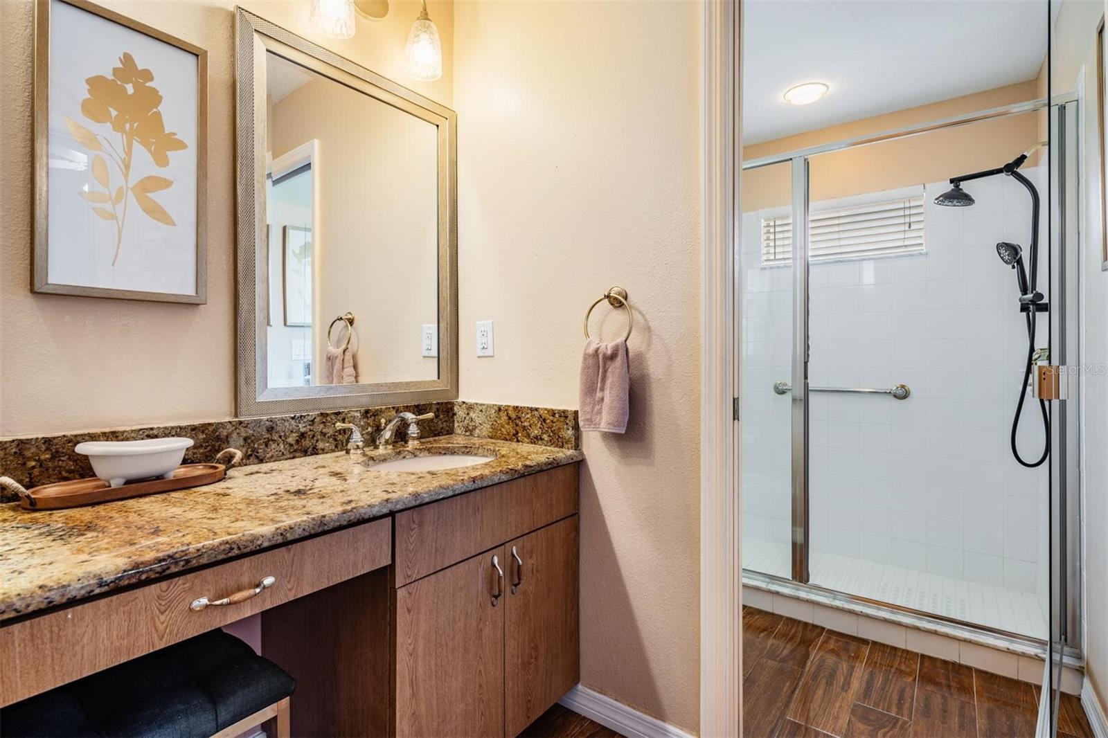 Image 15 of 48 For 1042 Dustan Place