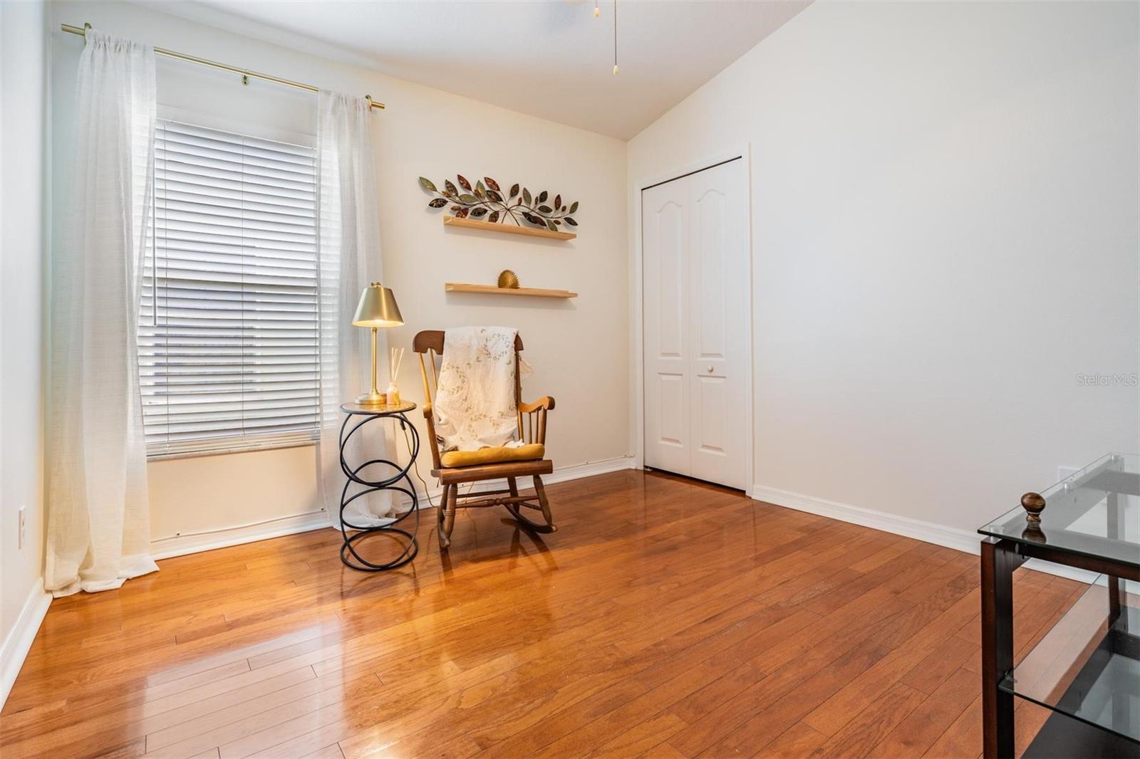 Image 17 of 48 For 1042 Dustan Place