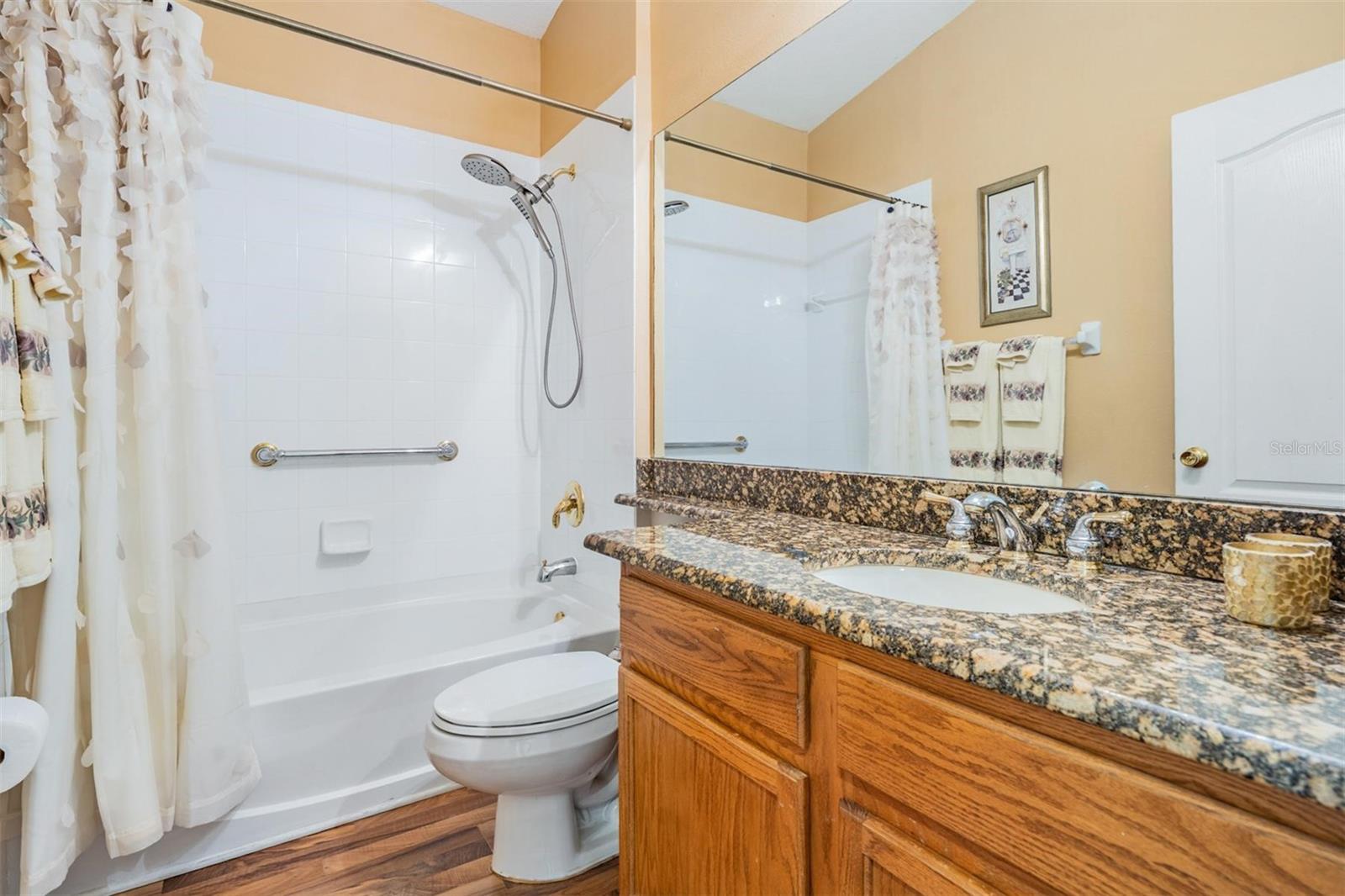 Image 18 of 48 For 1042 Dustan Place
