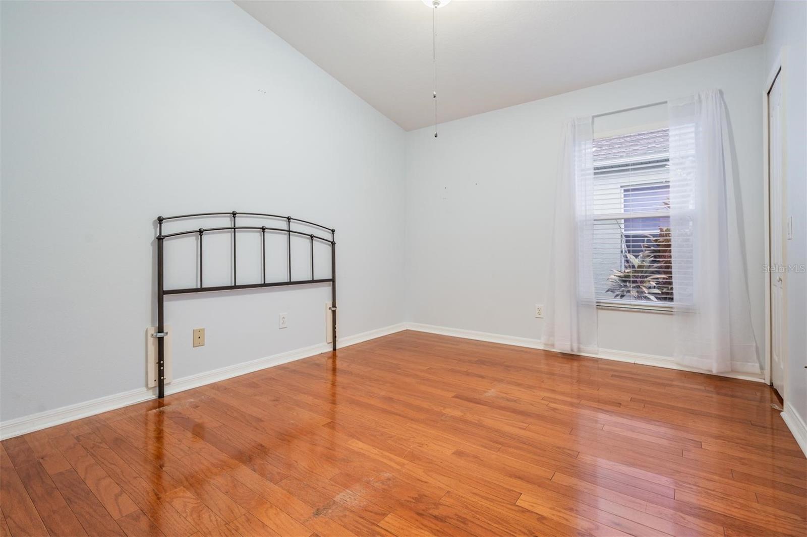 Image 19 of 48 For 1042 Dustan Place
