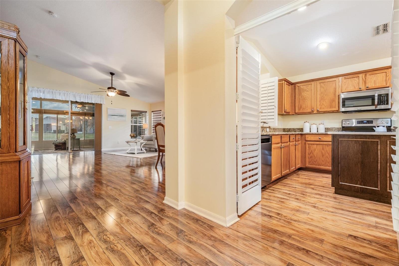 Image 7 of 48 For 1042 Dustan Place