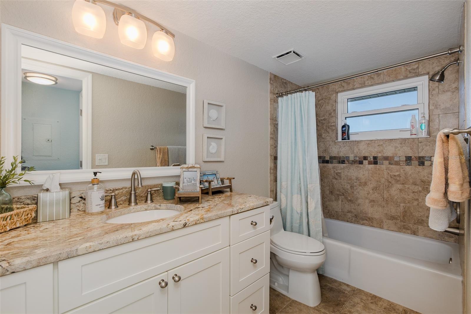 Image 22 of 50 For 8150 Brent Street 748