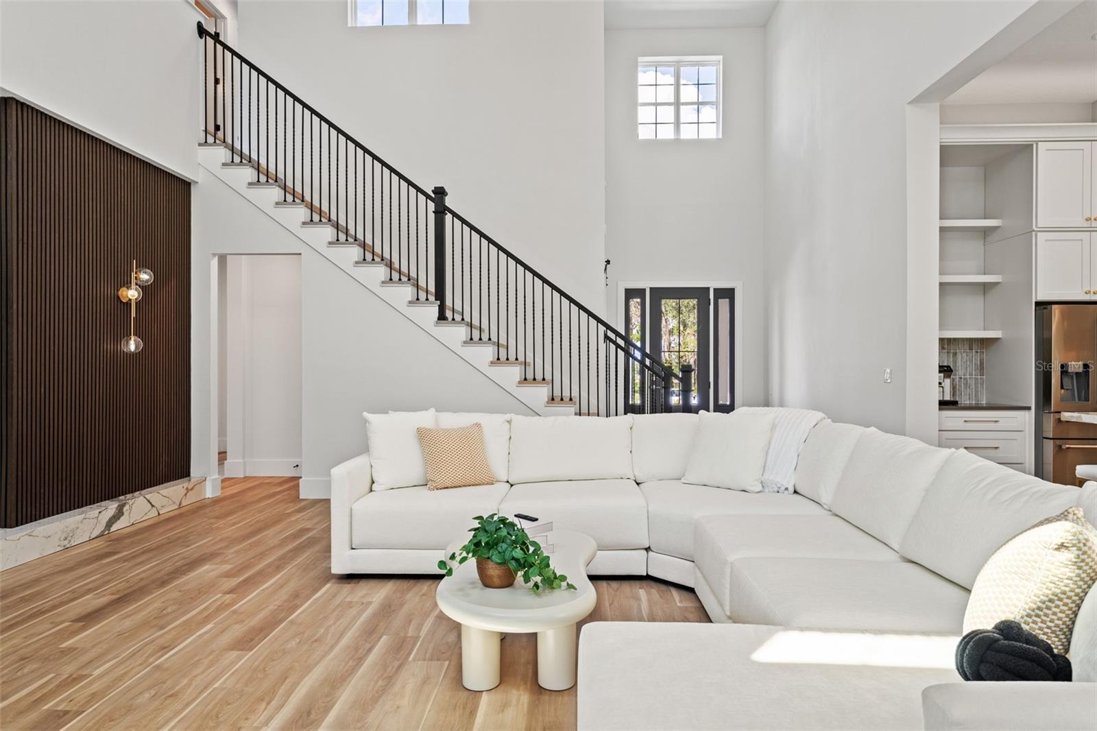 Listing photo id 9 for 5252 Ravensbrook Court