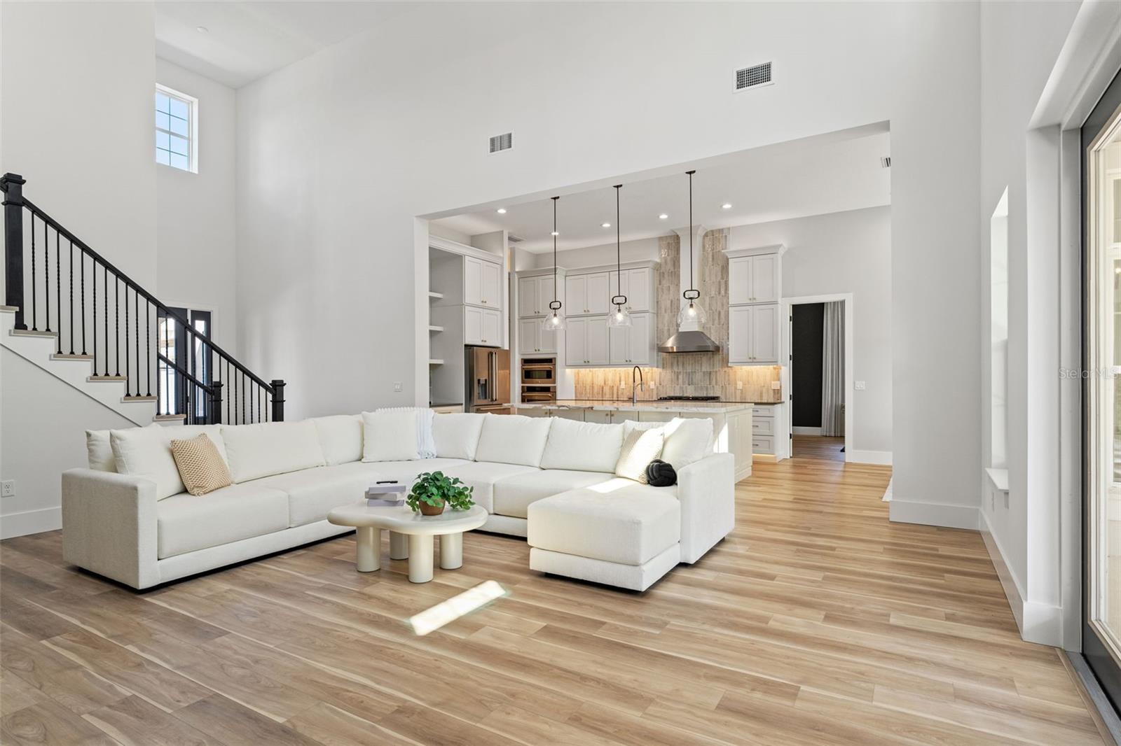 Listing photo id 10 for 5252 Ravensbrook Court