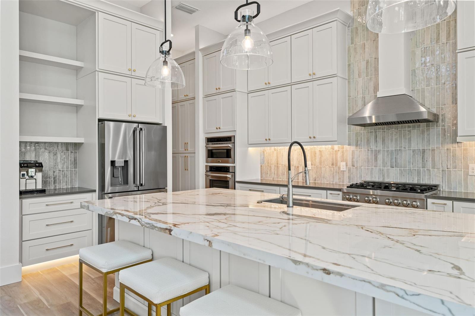 Listing photo id 15 for 5252 Ravensbrook Court