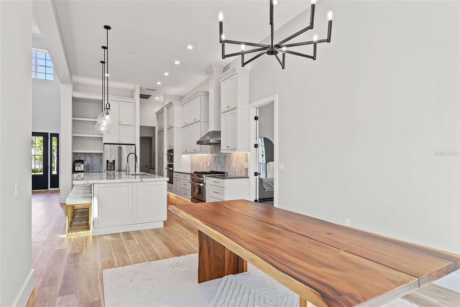 Listing photo id 18 for 5252 Ravensbrook Court