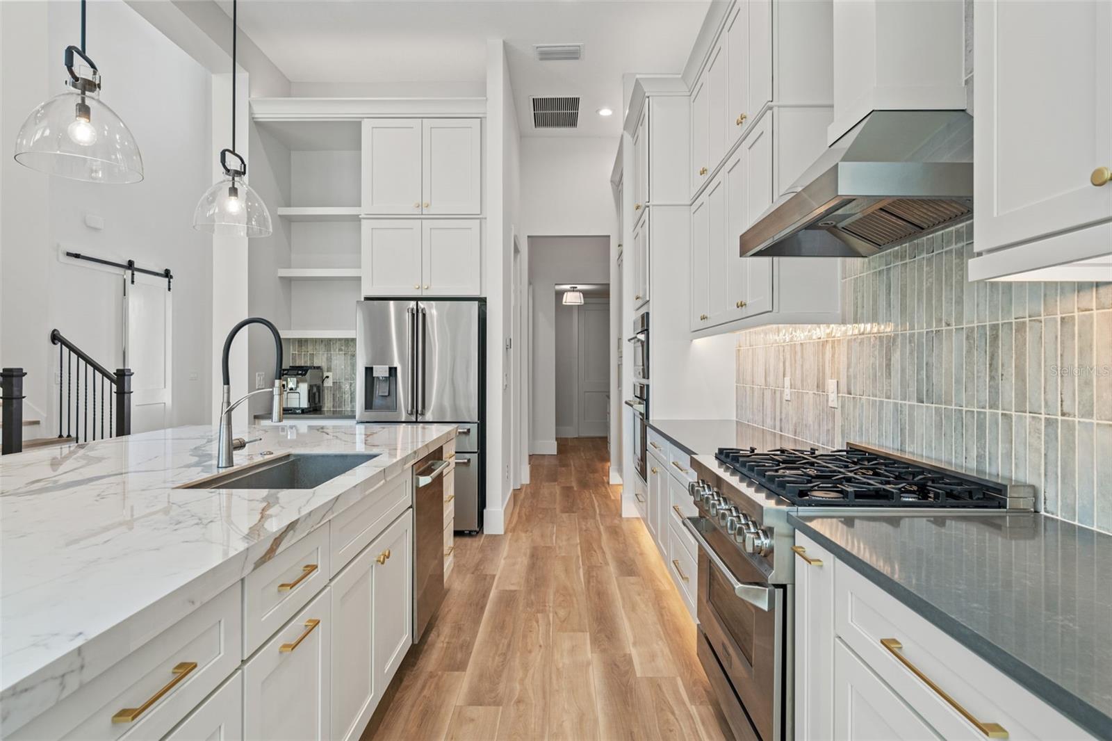 Listing photo id 19 for 5252 Ravensbrook Court