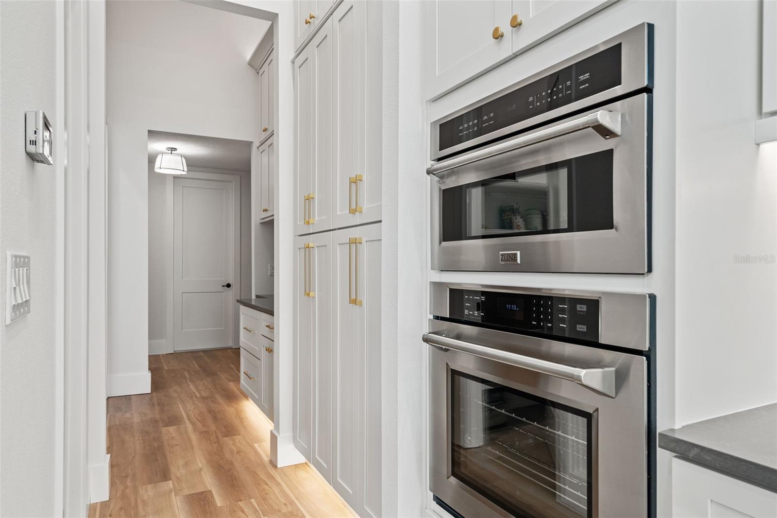 Listing photo id 20 for 5252 Ravensbrook Court