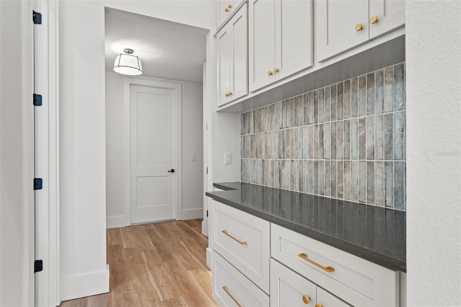 Listing photo id 21 for 5252 Ravensbrook Court