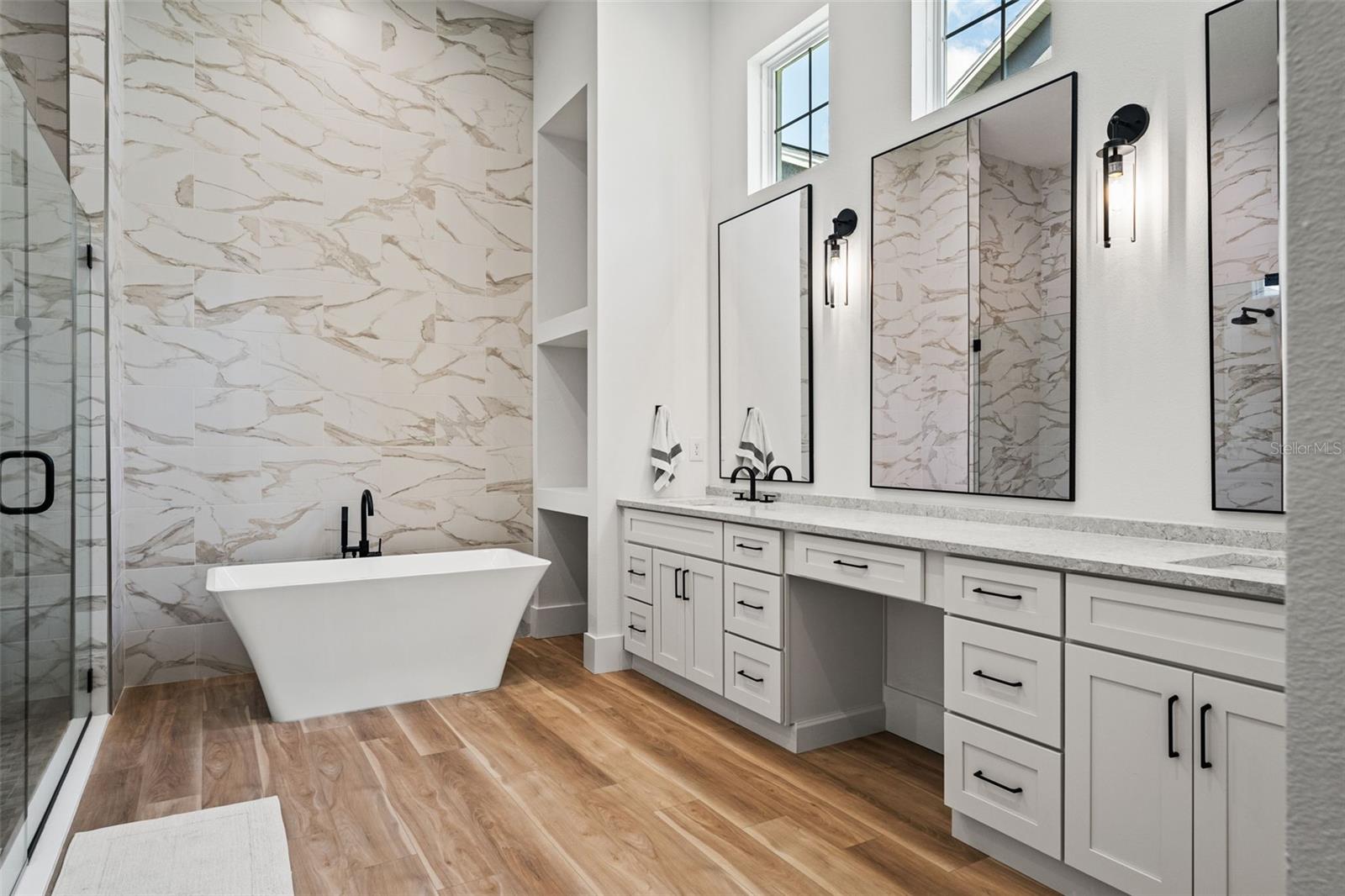 Listing photo id 29 for 5252 Ravensbrook Court