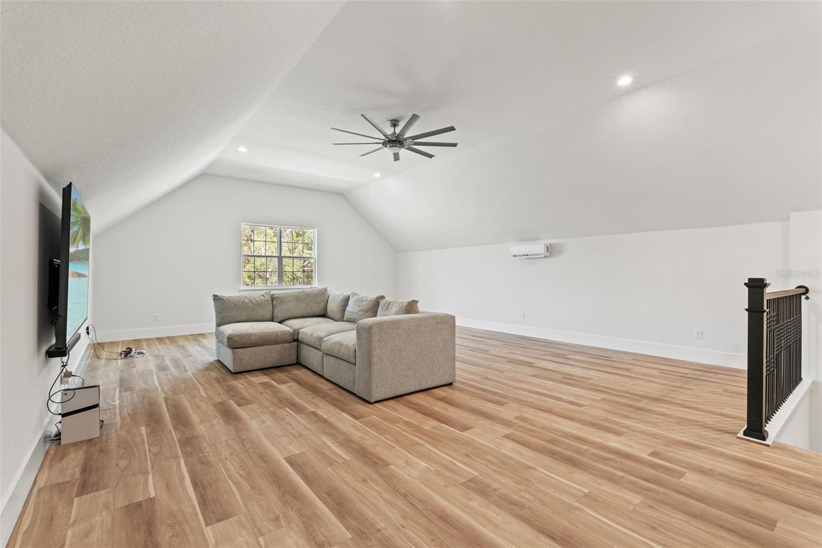 Listing photo id 35 for 5252 Ravensbrook Court