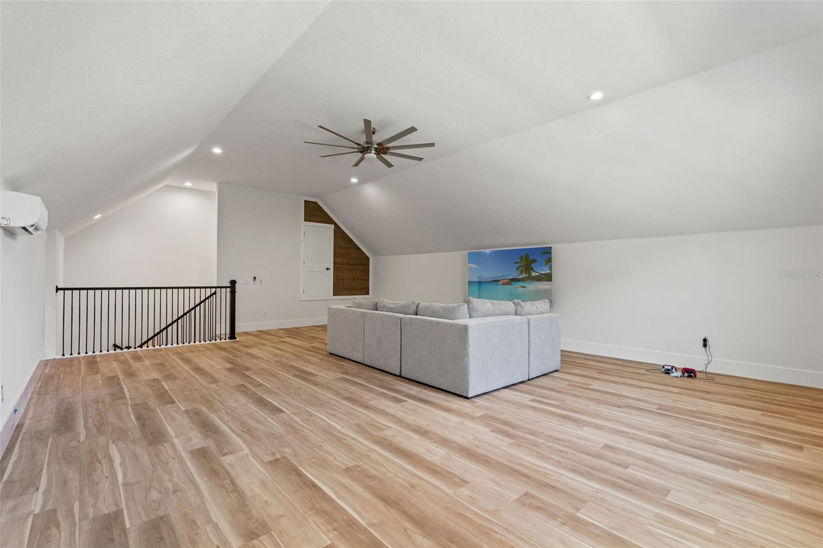 Listing photo id 36 for 5252 Ravensbrook Court