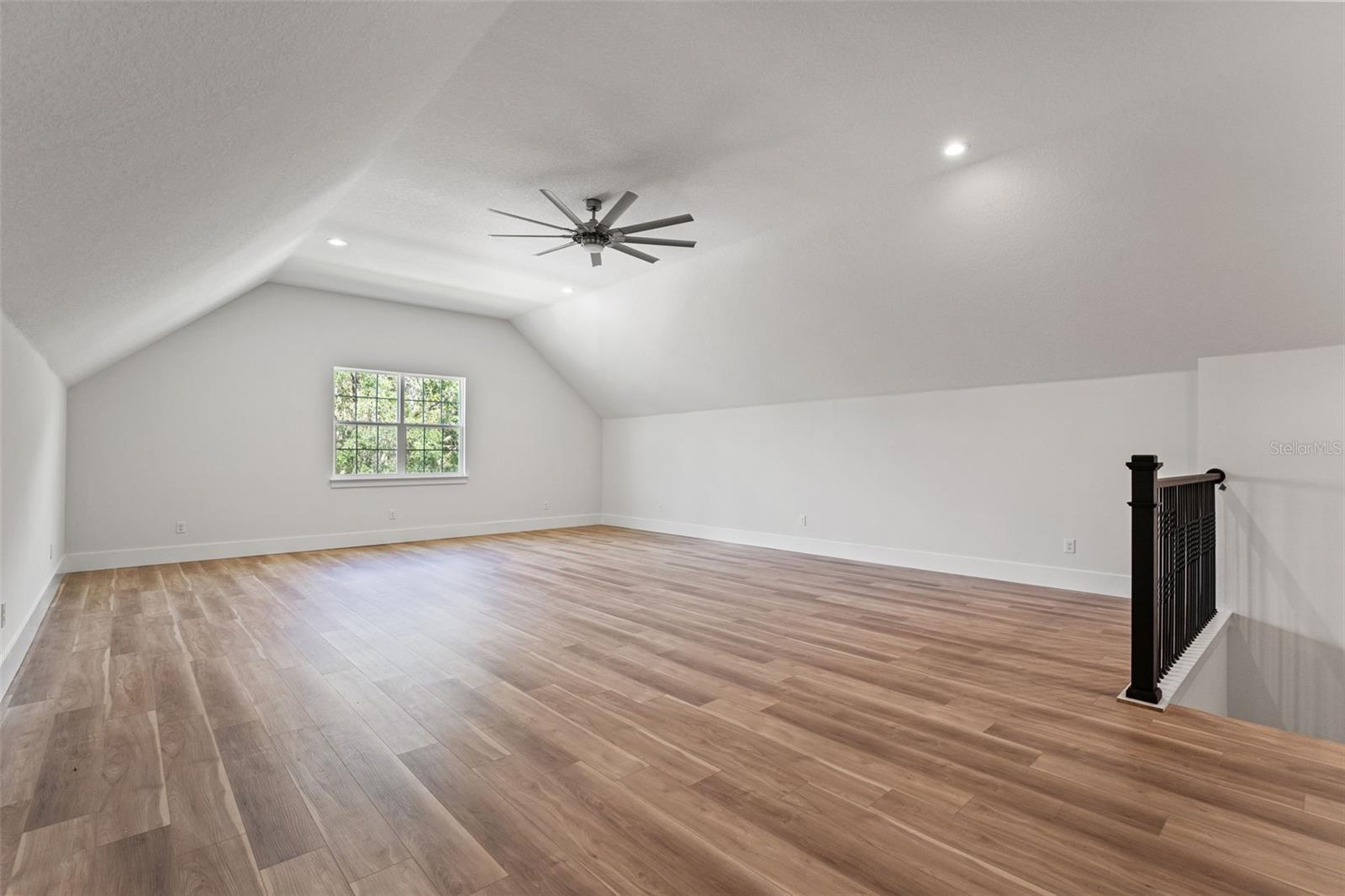 Listing photo id 37 for 5252 Ravensbrook Court